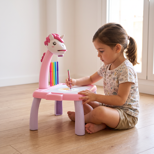 Mesita de dibujo con proyector unicornio rosa - escena de uso