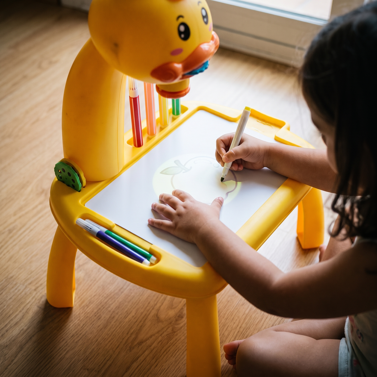 Mesita pato amarillo — vista cenital del tablero con la figura proyectada