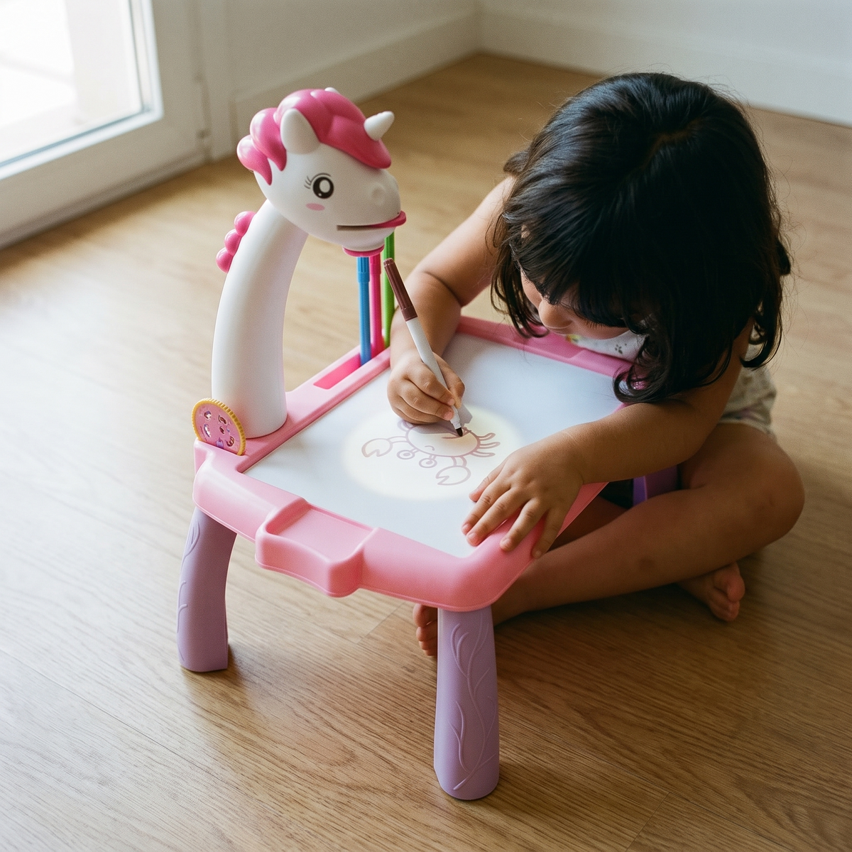 Mesita unicornio rosa — vista cenital del tablero con la figura proyectada